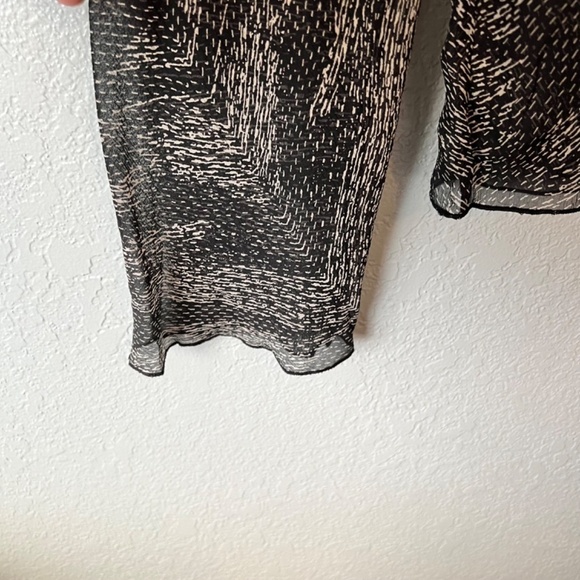 NWT - Kenar abstract print 100% silk sheer and lace top - Picture 4 of 12